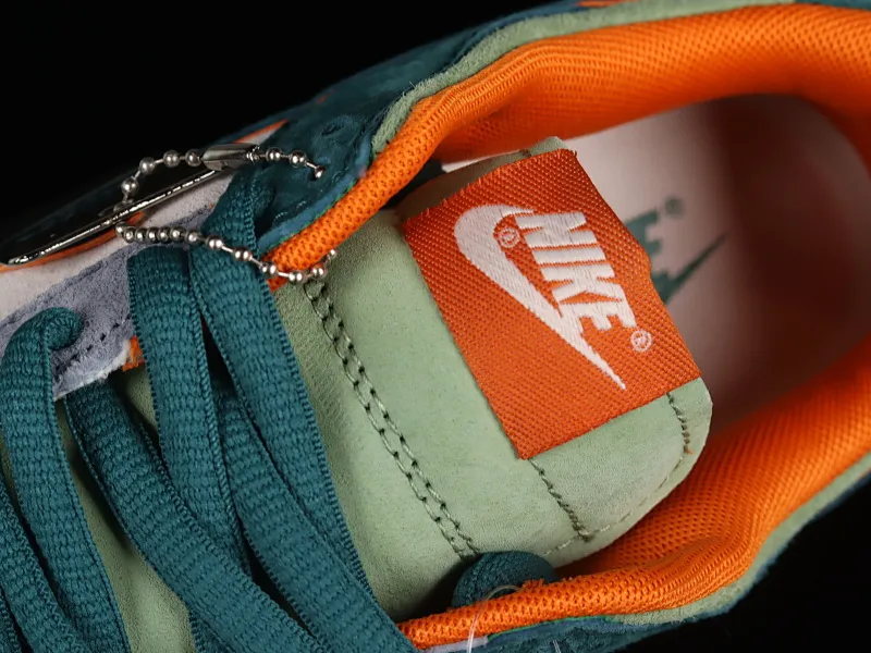 All Categories Nk SB Dunk Series Nk SB Dunk Low Low-top sneakers Otomo Katsuhiro x Nk SB Dunk Low "Steamboy OST" Creative customization collaboration Otomo Katsuhiro co-branded SB low-top sports and leisure sneakers LF0039-022